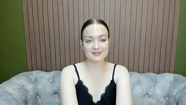 Mila Richardson online show from May 2026 07:48:02 AM