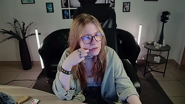 lanafitch online show from June 2026 01:26:02 PM