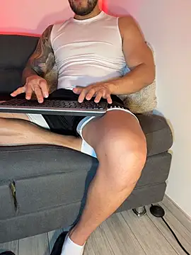 Oliver browm online show from June 2026 01:01:02 PM