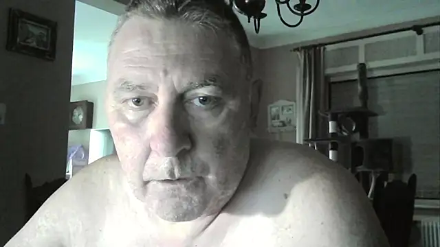 Snapshot of edje59a chatting on October 2025 06:43:01 AM edje59a online show from October 2025 06:43:01 AM