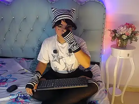 Snapshot of Tiff_Styless chatting on June 2026 07:35:02 PM Tiff Styless online show from June 2026 07:35:02 PM