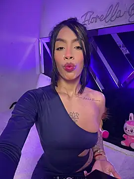 Snapshot of FiorellaBossh_ chatting on July 2026 04:37:02 AM FiorellaBossh online show from July 2026 04:37:02 AM