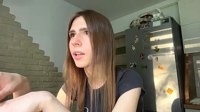 ZaraGuyette online show from June 2026 05:07:01 PM