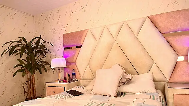 isabella luxet online show from May 2026 06:05:02 PM
