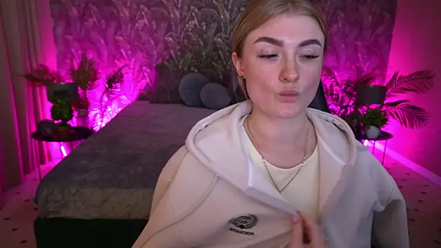 Lolly Rosee online show from May 2026 09:37:01 AM