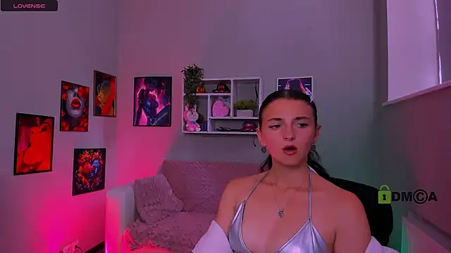 caroline honeyy online show from July 2026 12:59:01 PM