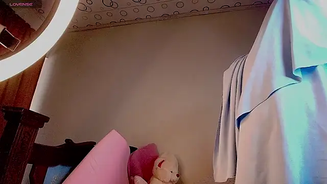 Nadine Nassib online show from June 2026 01:47:01 PM