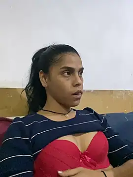 Snapshot of Saray_queen1 chatting on July 2026 04:07:02 AM Saray queen1 online show from July 2026 04:07:02 AM