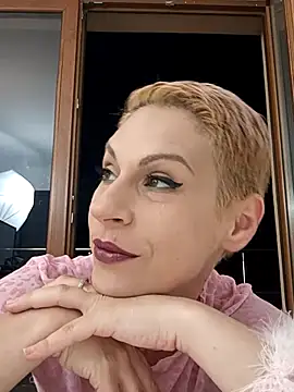 Snapshot of KittyDesiree chatting on June 2026 07:07:01 PM KittyDesiree online show from June 2026 07:07:01 PM