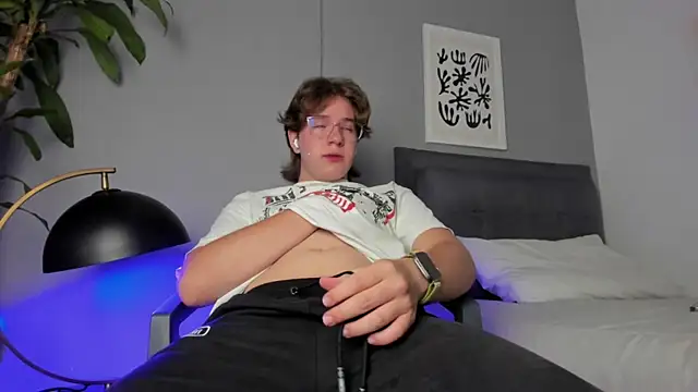 LucasMoraless online show from May 2026 02:13:01 PM