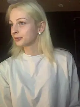 ElsaSnowxox online show from May 2026 09:42:01 PM