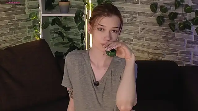 OliviaFoxsis online show from May 2026 06:32:03 AM