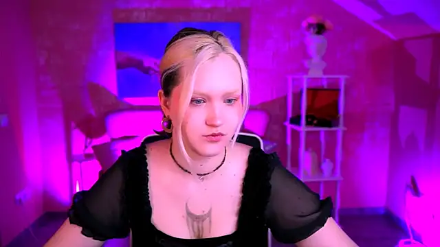 ViolettWoods online show from June 2026 06:15:02 AM