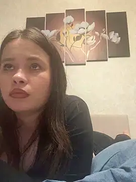 RiaLowelyt online show from May 2026 07:54:02 PM