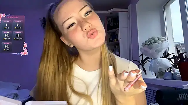 Lisi Kiss  online show from June 2026 05:25:01 PM