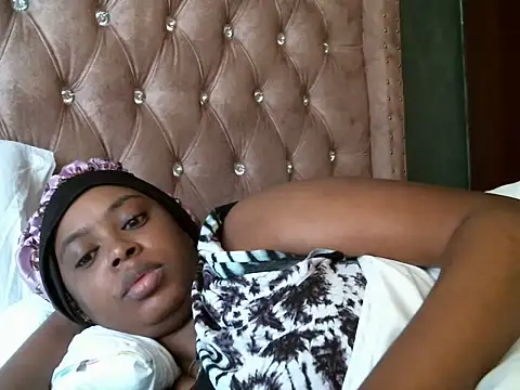 Snapshot of pretty_zii chatting on July 2026 07:04:02 AM pretty zii online show from July 2026 07:04:02 AM