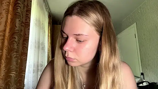 HoneysPiee online show from May 2026 09:07:01 AM