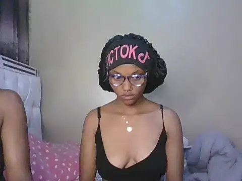 PrettyT5 online show from June 2026 08:33:02 PM