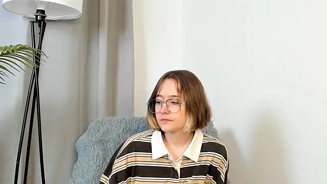JaclynBoluda online show from May 2026 01:06:01 PM