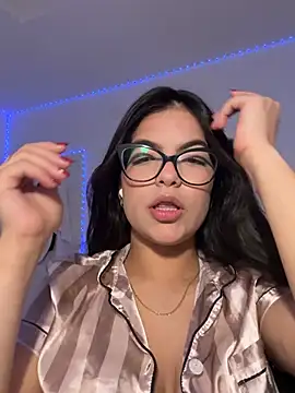 Viicky15 online show from May 2026 11:25:02 PM