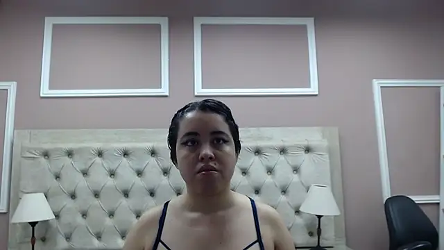 nia taylorX online show from May 2026 01:06:01 PM