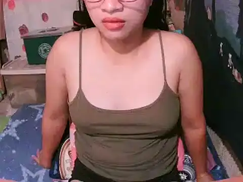 Snapshot of kayeflower chatting on August 2026 12:32:02 PM kayeflower online show from August 2026 12:32:02 PM