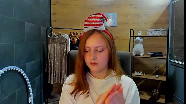LauraaJohnson online show from May 2026 01:28:01 PM