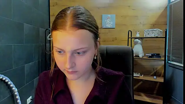 LauraaJohnson online show from May 2026 01:06:01 PM