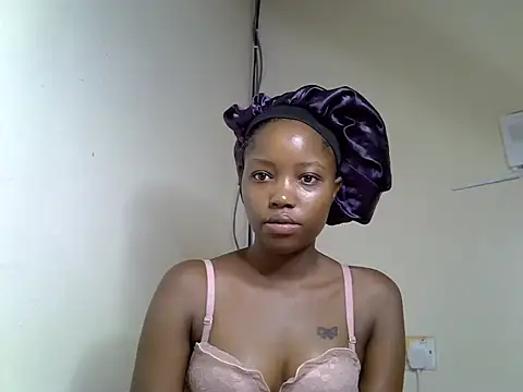 Snapshot of Pretty_kitty48 chatting on June 2026 12:53:02 PM Pretty kitty48 online show from June 2026 12:53:02 PM