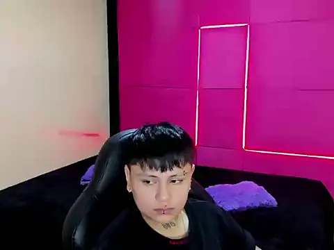 DimitryTompson online show from May 2026 01:18:01 PM