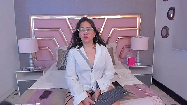 Snapshot of AlissBluumm chatting on June 2026 11:53:01 AM AlissBluumm online show from June 2026 11:53:01 AM