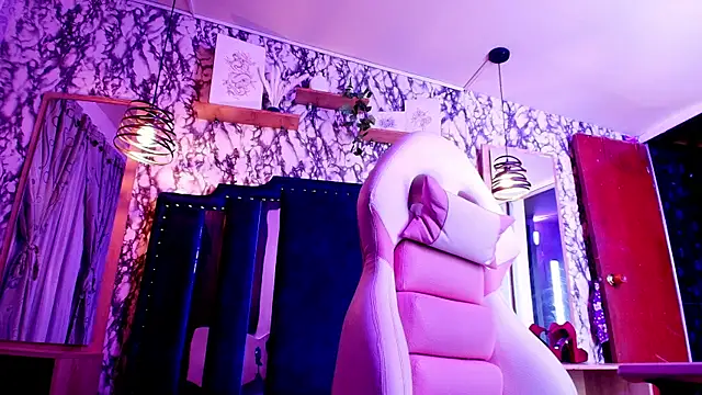 Snapshot of Queen_Nyxx chatting on June 2026 02:05:01 AM Queen Nyxx online show from June 2026 02:05:01 AM