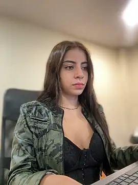 Snapshot of Hanna_Cruz_ chatting on June 2026 02:01:01 PM Hanna Cruz online show from June 2026 02:01:01 PM