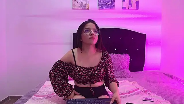 Samantha  Velvet online show from May 2026 12:40:01 AM