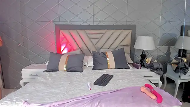 Snapshot of RavennDark chatting on July 2026 08:48:01 PM RavennDark online show from July 2026 08:48:01 PM