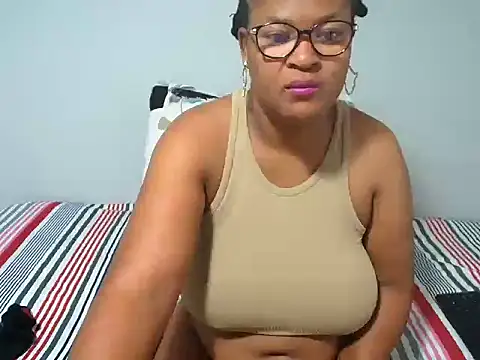 Snapshot of CandyYumsAerolaXX chatting on June 2026 07:25:02 AM CandyYumsAerolaXX online show from June 2026 07:25:02 AM