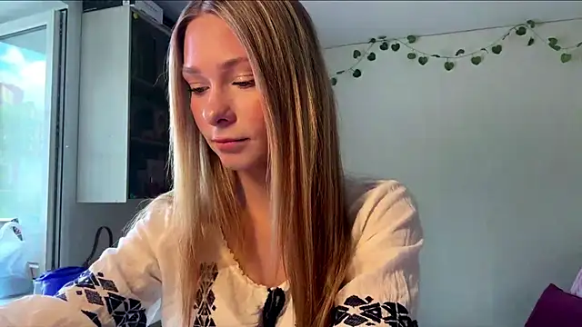 JulietFekete online show from May 2026 10:09:02 AM