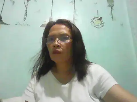 Snapshot of momshe2026 chatting on June 2026 01:15:02 PM momshe2026 online show from June 2026 01:15:02 PM