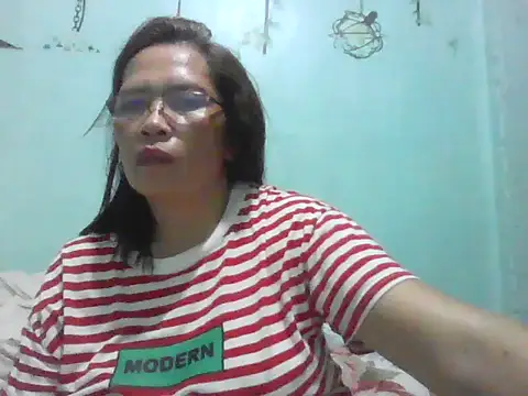 Snapshot of momshe2026 chatting on June 2026 08:00:01 PM momshe2026 online show from June 2026 08:00:01 PM