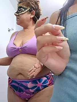 HOTANDSKINNY online show from July 2026 07:09:01 PM