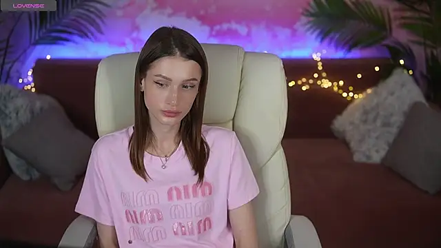 Snapshot of SophiaDream_ chatting on May 2026 01:28:01 PM SophiaDream online show from May 2026 01:28:01 PM