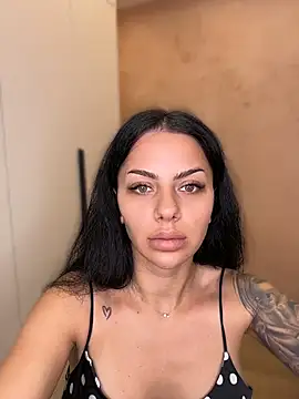 Snapshot of Ivy_Trixx chatting on June 2026 03:27:01 PM Ivy Trixx online show from June 2026 03:27:01 PM