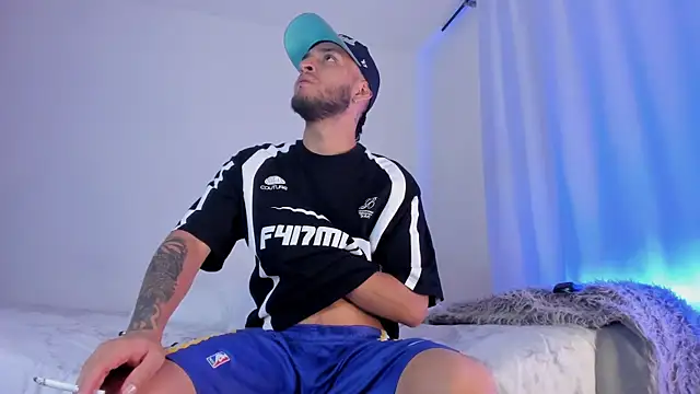 Snapshot of _Kevin_xxx chatting on January 2025 05:05:02 AM Kevin xxx online show from January 2025 05:05:02 AM