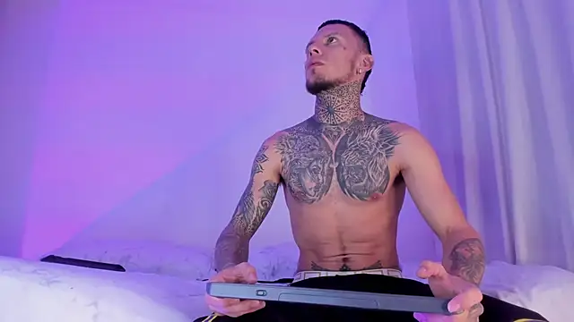 Snapshot of _Kevin_xxx chatting on March 2025 09:03:02 AM Kevin xxx online show from March 2025 09:03:02 AM