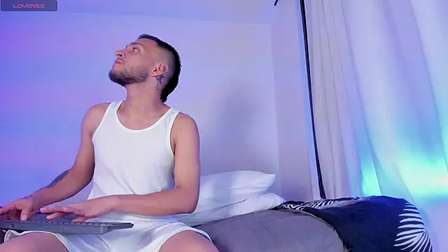 Snapshot of _Kevin_xxx chatting on November 2025 04:56:01 AM Kevin xxx online show from November 2025 04:56:01 AM