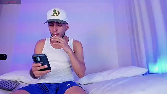 Snapshot of _Kevin_xxx chatting on November 2025 06:17:02 AM Kevin xxx online show from November 2025 06:17:02 AM