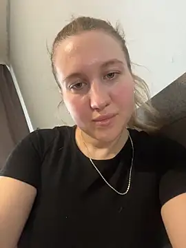 Snapshot of MarieHeartt chatting on June 2026 09:14:01 AM MarieHeartt online show from June 2026 09:14:01 AM