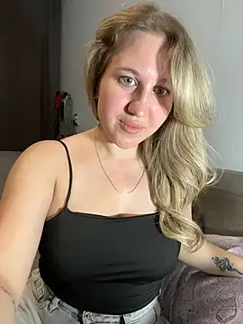 Snapshot of MarieHeartt chatting on June 2026 09:19:01 PM MarieHeartt online show from June 2026 09:19:01 PM