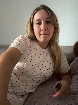 Snapshot of MarieHeartt chatting on July 2026 12:33:01 PM MarieHeartt online show from July 2026 12:33:01 PM