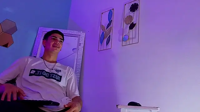 AxelSavage11 online show from May 2026 01:04:02 PM